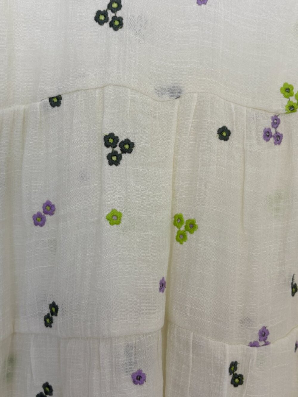 Figueroa & Flower Women’s Large Ivory Sheer Floral Embroidered Tiered Button-Dow - Picture 6 of 8